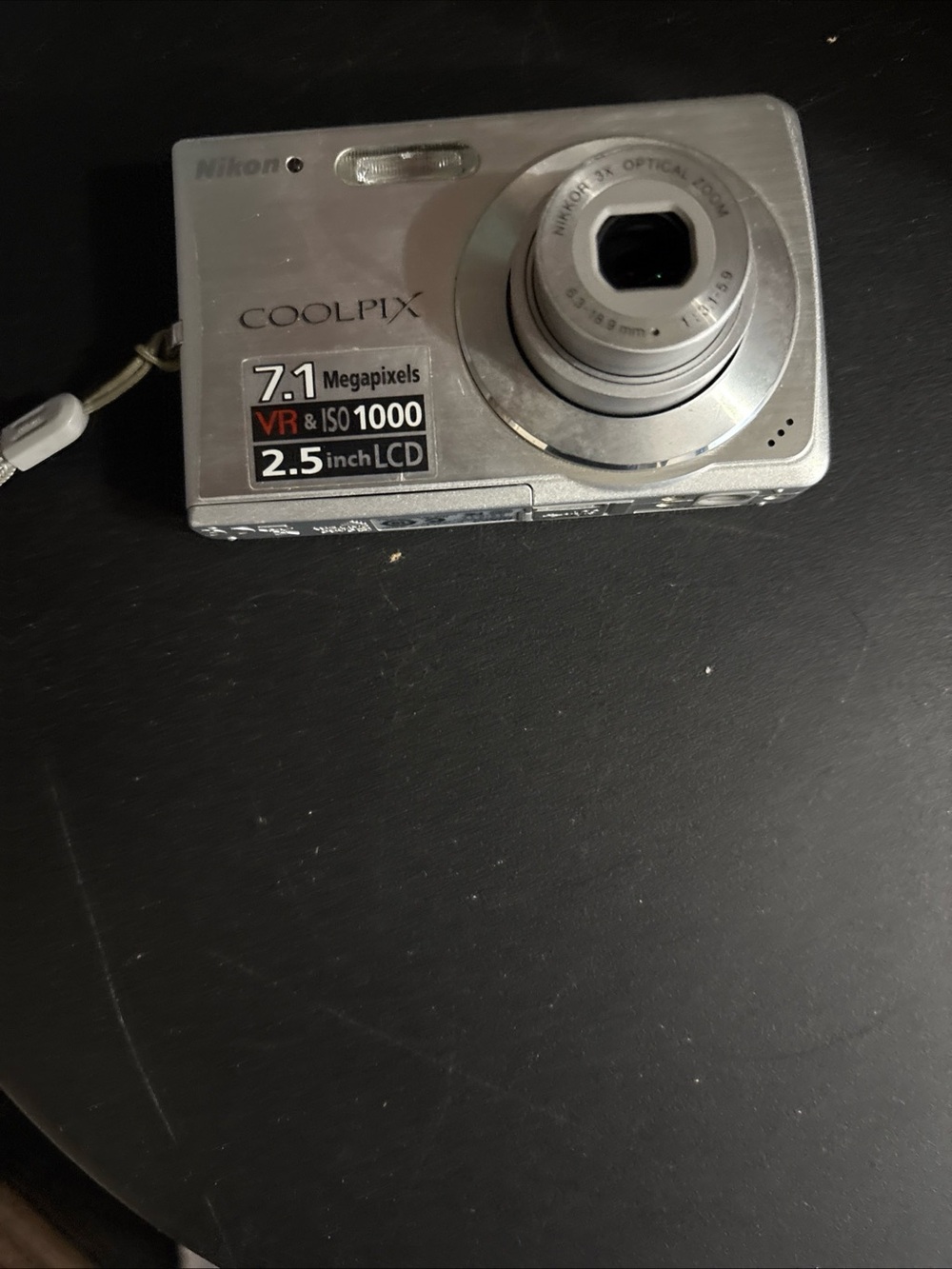Nikon COOLPIX s200 Silver Compact Digital Camera